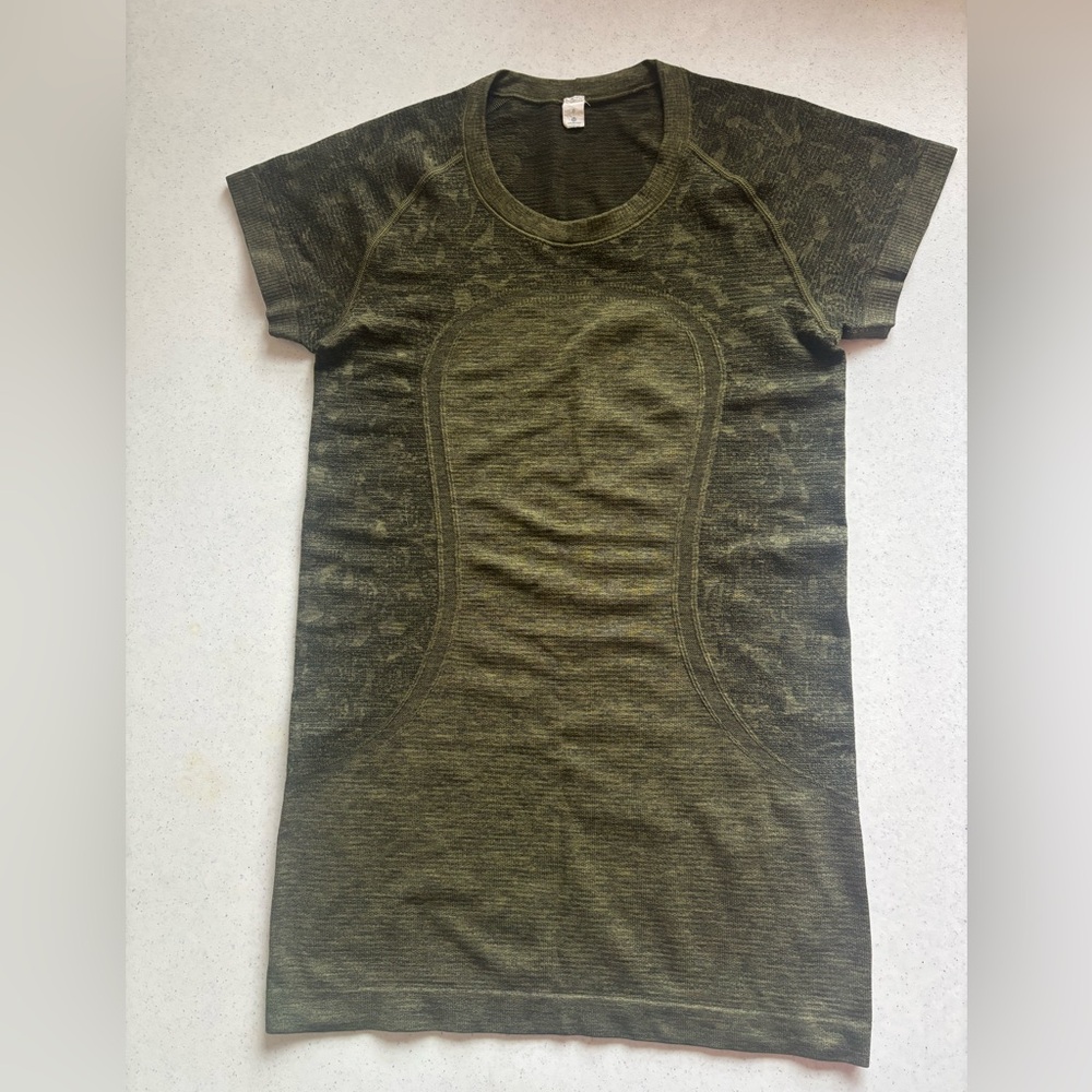Lululemon Swiftly Tech Short-Sleeve Shirt dark green size 6
